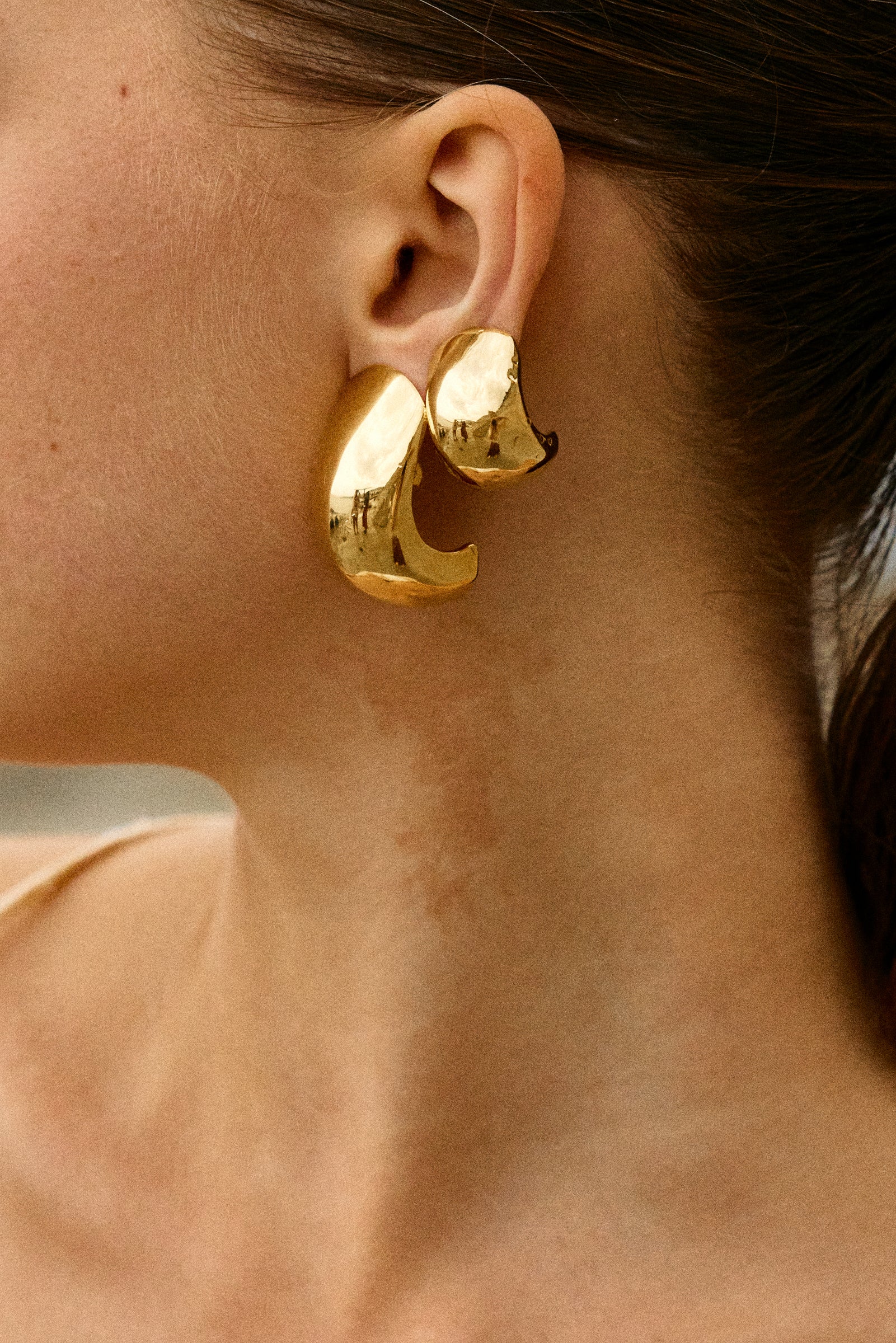 Christie Nicolaides Elli Earrings Medium, 24k gold plated